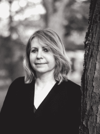 Entreprendre doit être un choix pour les femmes. L’idée de créer leur boîte ne doit en aucun cas leur sembler plus insurmontable qu’aux hommes. Alors que l’État a fait de l’égalité femmes-hommes une priorité du quinquennat, les actions se multiplient en région pour que chacune puisse tenter l’aventure de l’entrepreneuriat. Explications et témoignages.